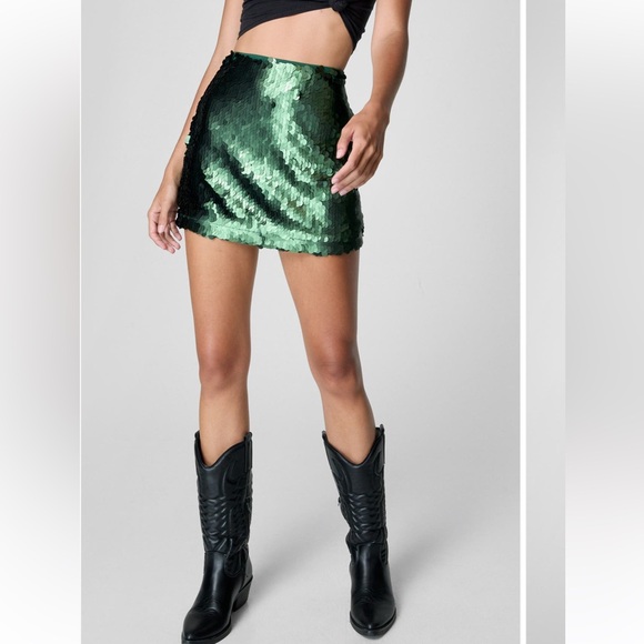 💚 🆕 Nasty Gal Emerald Green Sequin Disc Miniskirt | Size 6 | Party-Ready! - Picture 4 of 5